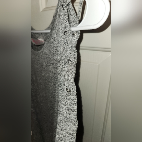 NO BOUNDARIES SWEATER!! - Picture 3 of 6